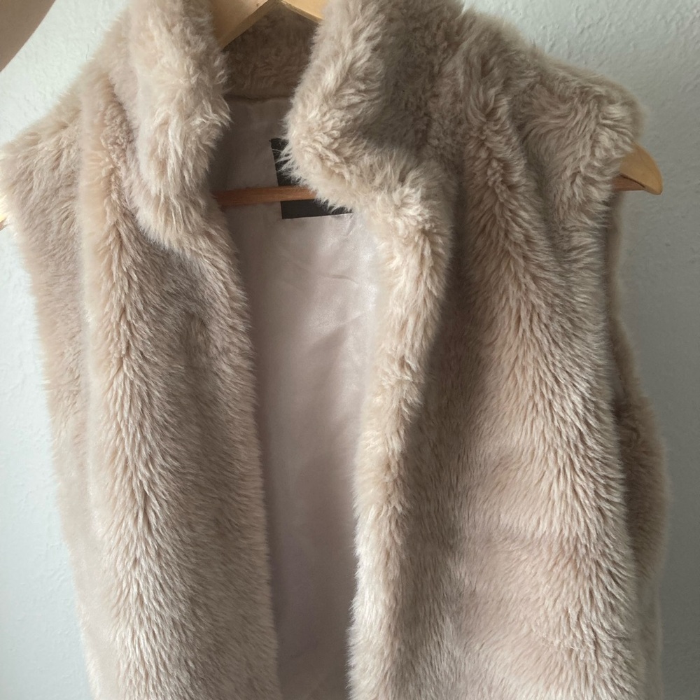 Beige Dynamite Faux Fur Vest Size M